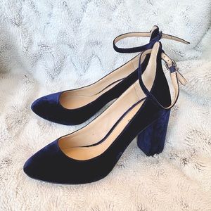 Gianni Bini Navy Blue Block Heels 8